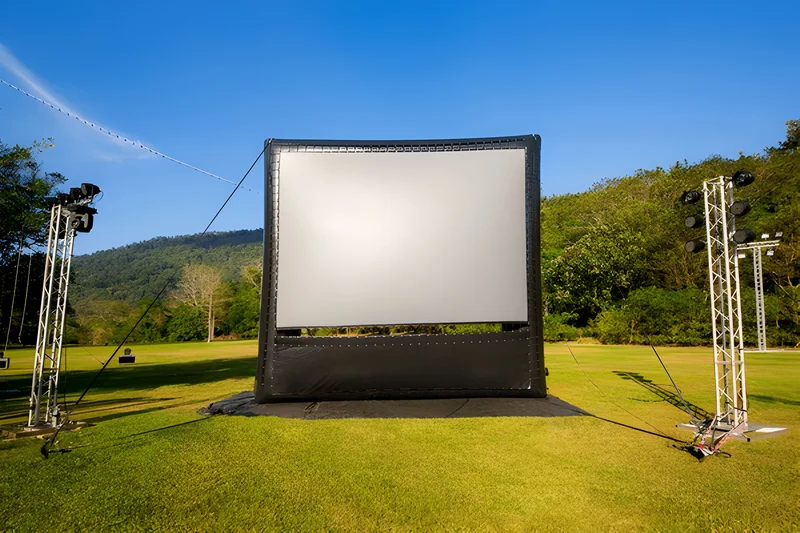 Benefits of Using ALR Screens for Outdoor Entertainment